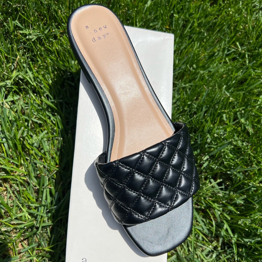 Summery & Carefree Brand New Women’s Black Slip-On Sandal-Size 9.5.